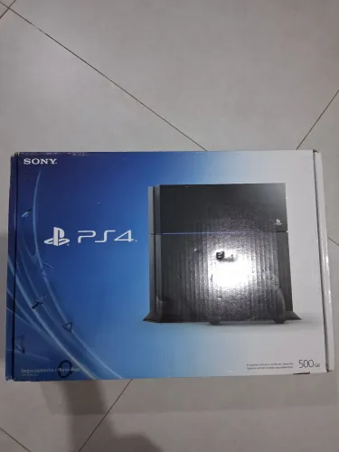 PS4 com caixa, 2  controles e jogos