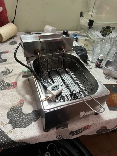 FRITADEIRA INDUSTRIAL ELÉTRICA 220W.