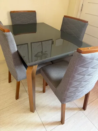 Mesa de jantar tampo em vidro