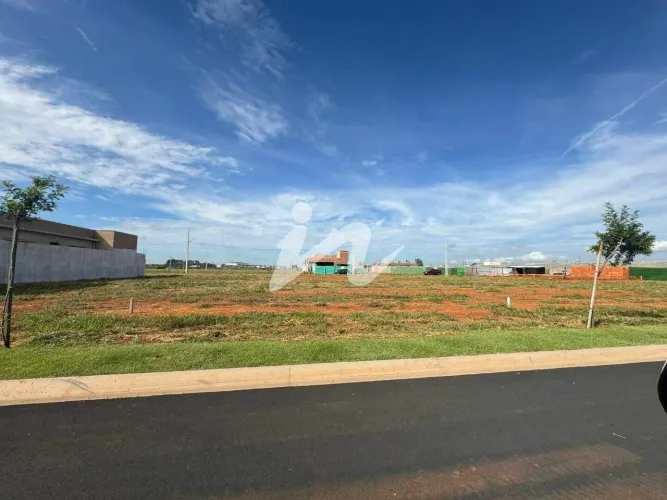 Terreno residencial de 279 m² à venda no Bairro Novo Mundo, Uberlândia