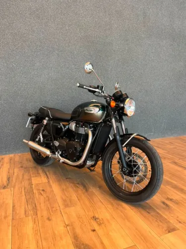 TRIUMPH BONNEVILLE T100