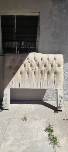 Vende- se cabeceira estofada para cama box casal padrão!