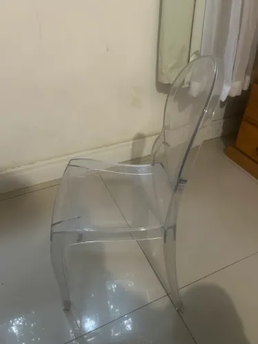 Lindas cadeiras de acrílico infantil