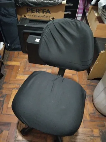 Cadeira em bom estado.
