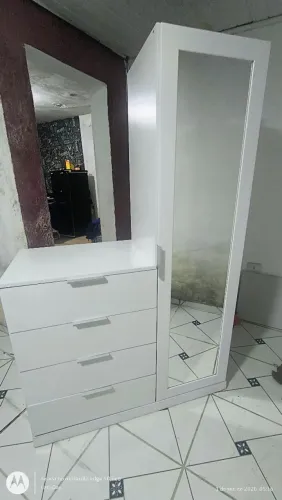 Cômoda com espelho lateral e sapateira