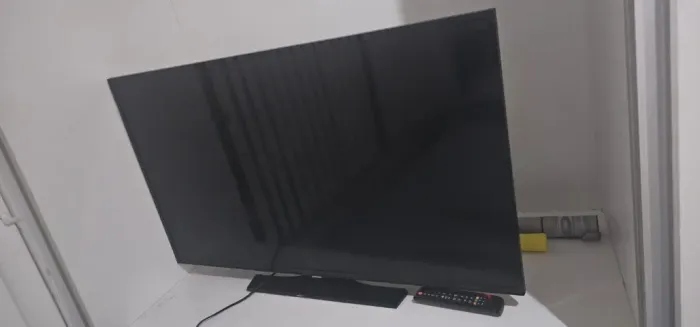 TV LED 43 Polegadas com Controle Remoto - Bom Estado