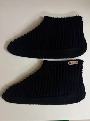Pantufa Preta para número 45+ em Crochê Lã Meia Quente