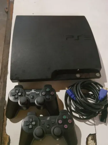 Vendo PS3 slim modelo CECH-2511A.