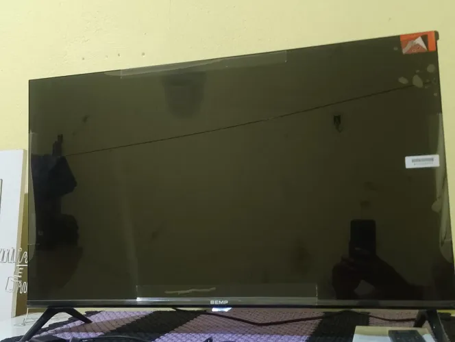 Vende-se uma Tv Smart Semp semi- nova