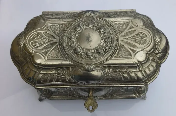 Antiga Caixa Porta-Joias - ART NOVEAU, em Prata Espessurada - INDUSTRIA ARGENTINA