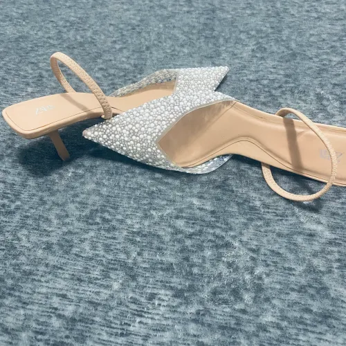 Scarpin Schutz e Zara