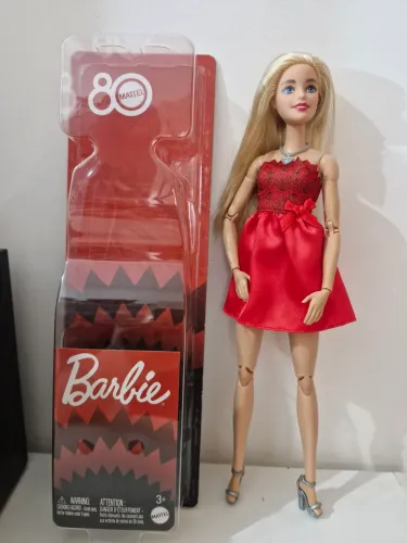 Barbie 80 anos Mattel corpo articulado volei