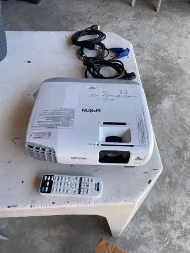 Projetor Epson powerlite s27 + tela 
