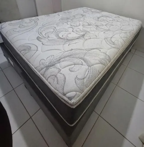 Cama + base Queen