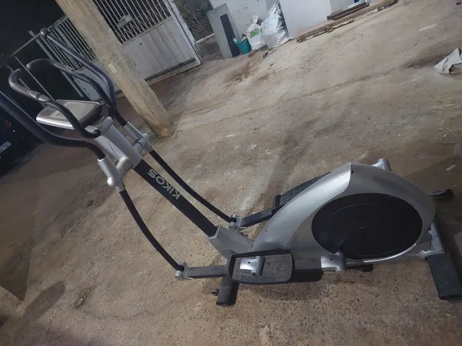 Vendo elíptico profissional 
