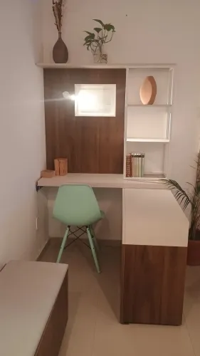 Escritório Completo Com Puff e Prateleiras