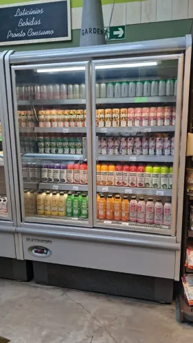 EXPOSITOR REFRIGERADO VERTICAL 2 PORTAS ? ELETROFRIO