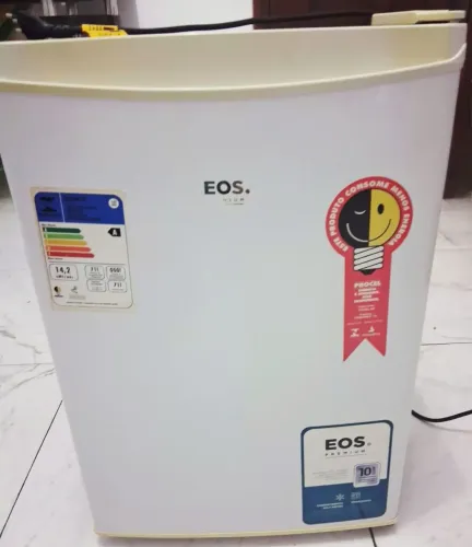 Frigobar em ótimo estado de conservação.