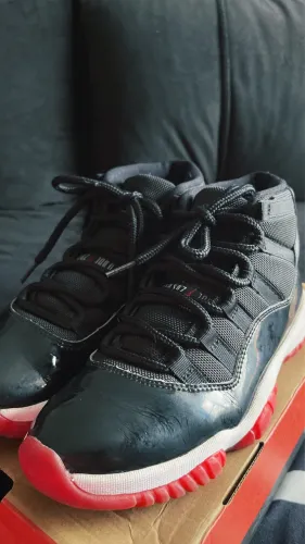 Air Jordan 11 Bred