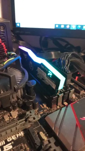 Memória Team Group T-Force Delta 8GB DDR4 2666MHz RGB - seminiova