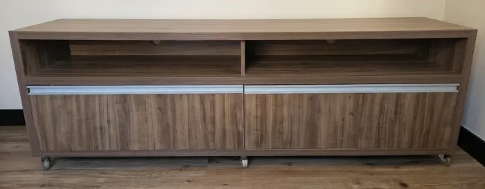 Vendo Rack de TV em MDF (1,80m x 50cm x 60cm)