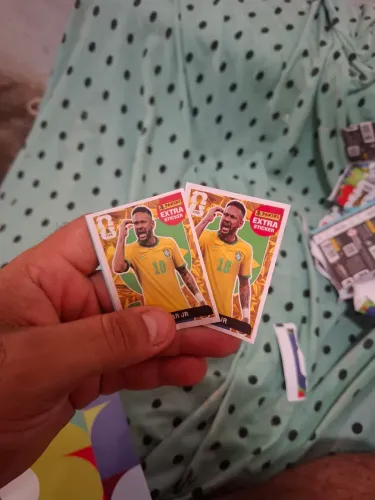 2 figurinhas ouro do neymar 