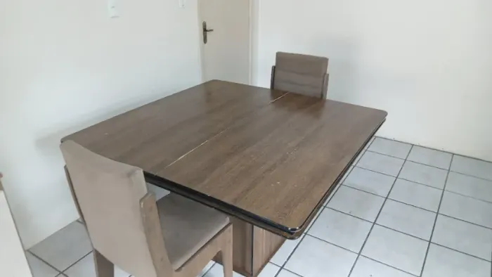 Mesa de 8 Lugares + 3 Cadeiras