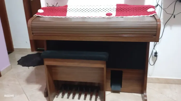 Vendo Órgão Harmonia HS 95 com excelente estado e pouco uso