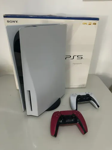 Vendo PlayStation 5 com leitor de disco e dois controles
