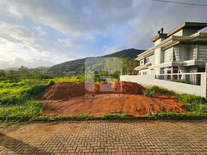 Terreno à venda no bairro Saco Grande