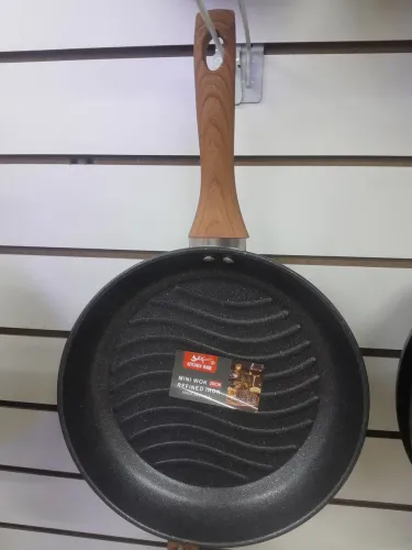 2 Frigideiras de metal Mini Wok Kitchen Ware. Refined Iron.