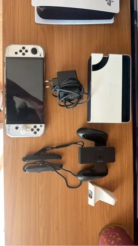 Nintendo oled Bloqueado semi novo