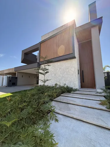 Casa, 5 quartos, 4 suítes, 341 m², 4 vagas no Jardins França em Goiânia