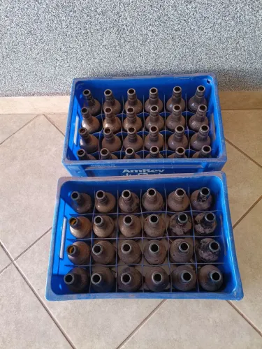 2 engradados para 24 romarinho de 300 mL + 72 vasilhames de romarinho 300 mL