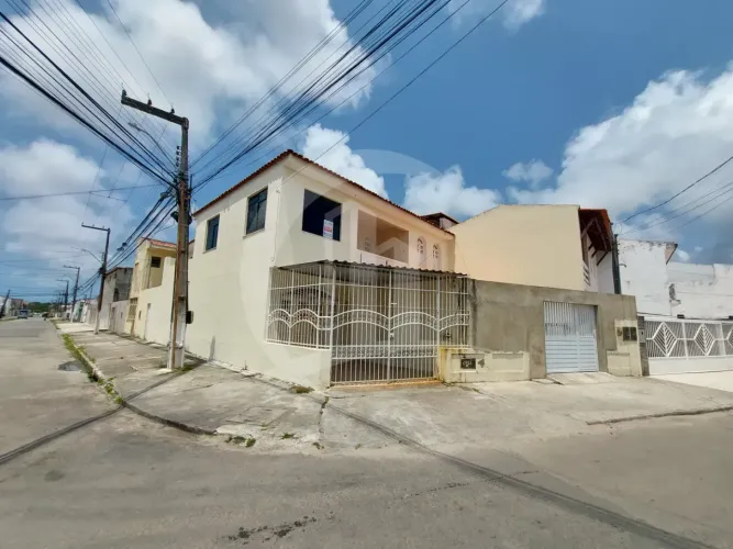Casa no pavimento superior em ótima localização no bairro Jabotiana, já incluso o IPTU na 