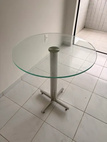 Mesa Redonda de Vidro com Base em Inox