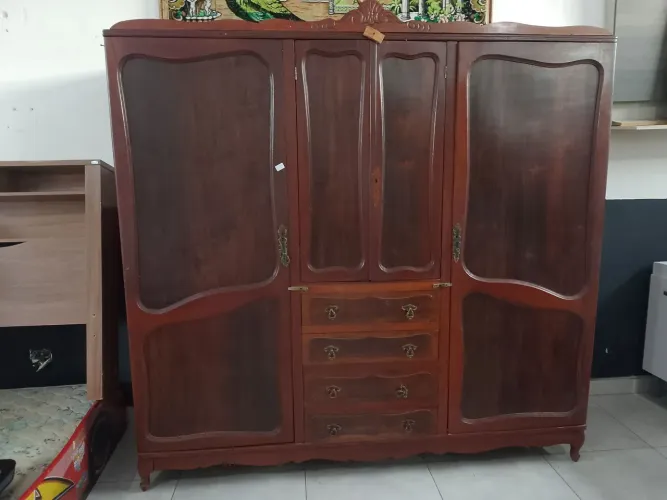 Guarda roupa vintage 