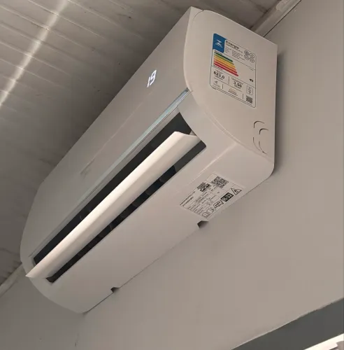 Ar-condicionado Split Springer Midea 9.000 BTUs Frio R-32 (Seminovo com NF)