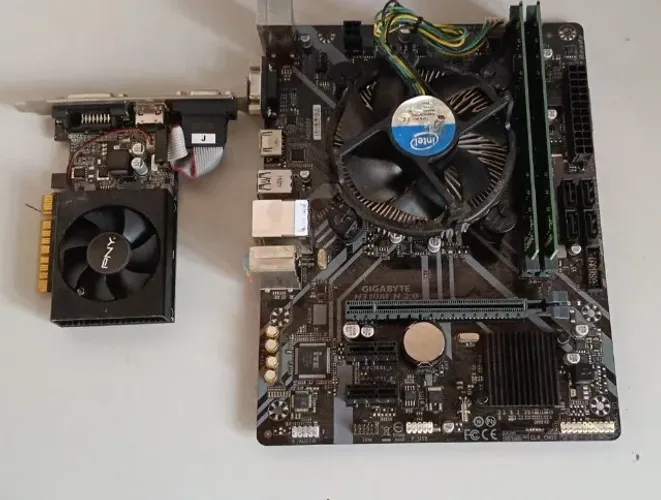 Placa E Core i5-9500T Vel. 2.20Ghz 8gb de Ram DDR4 (2x4gb) Placa de Video 1gb