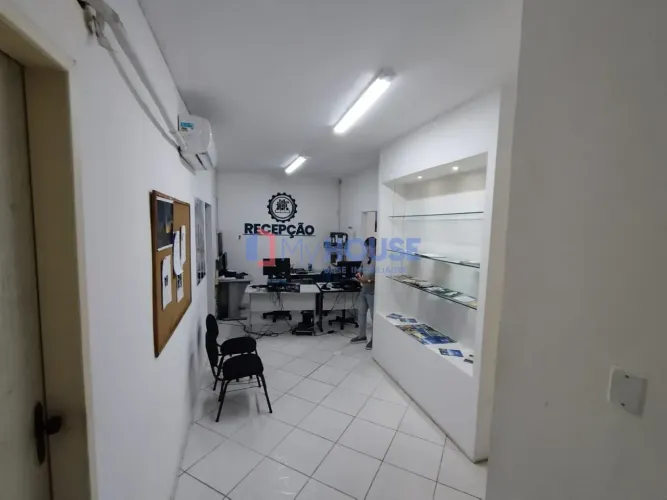 Imóvel Comercial com 300m² à Venda/Locação Andar Inteiro no Prédio da Vivo, Rua Rodolfo V