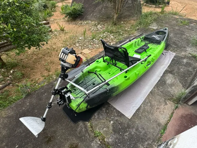 Caiaque Combat Fishing com Motor 