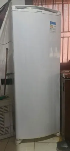 Vende-se Freezer vertical grande.