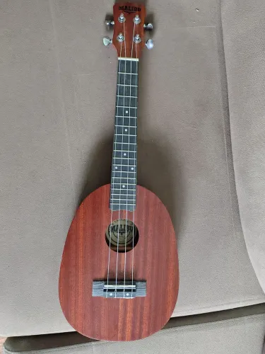 Ukulele abacaxi malibu