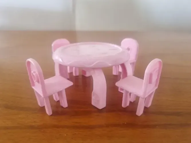 Brinquedo da Barbie - Mesa com 4 cadeiras Coleção Happy Family Anos 2000