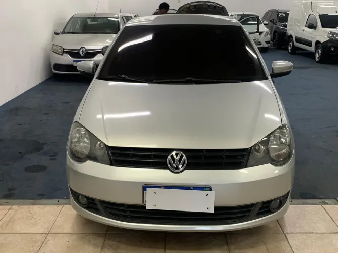 Volkswagen Polo Sedan 1.6 MI Total Flex 8V 4P 2013