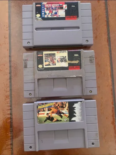 Vendo 3 fitas de super Nintendo.120,00 todas.Não faço trocas.LEIA o anúncio.Resende RJ