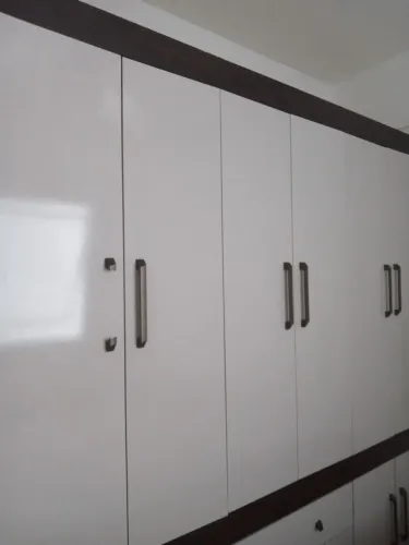 Aluga-se quarto para moça estudante ou que trabalhe fora.