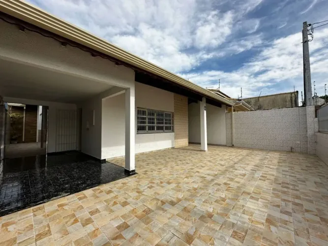 Casa à Venda em Jardim Barra de Jangada, Peruíbe - SP