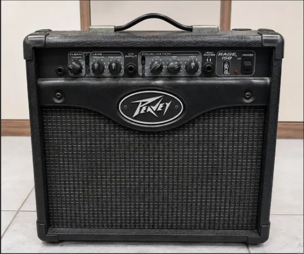 Amplificador Peavey Rage 158 TransTube - 15W Cubo de Guitarra
