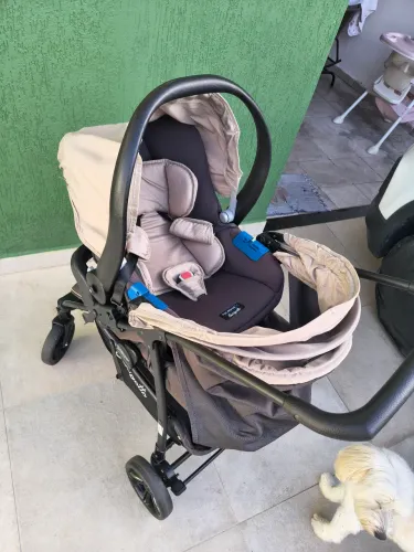 Carrinho de bebê + bebê conforto